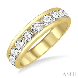 1 1/2 ctw Channel Set 11 Stone Round Cut Diamond Wedding Band in 14K Yellow Gold