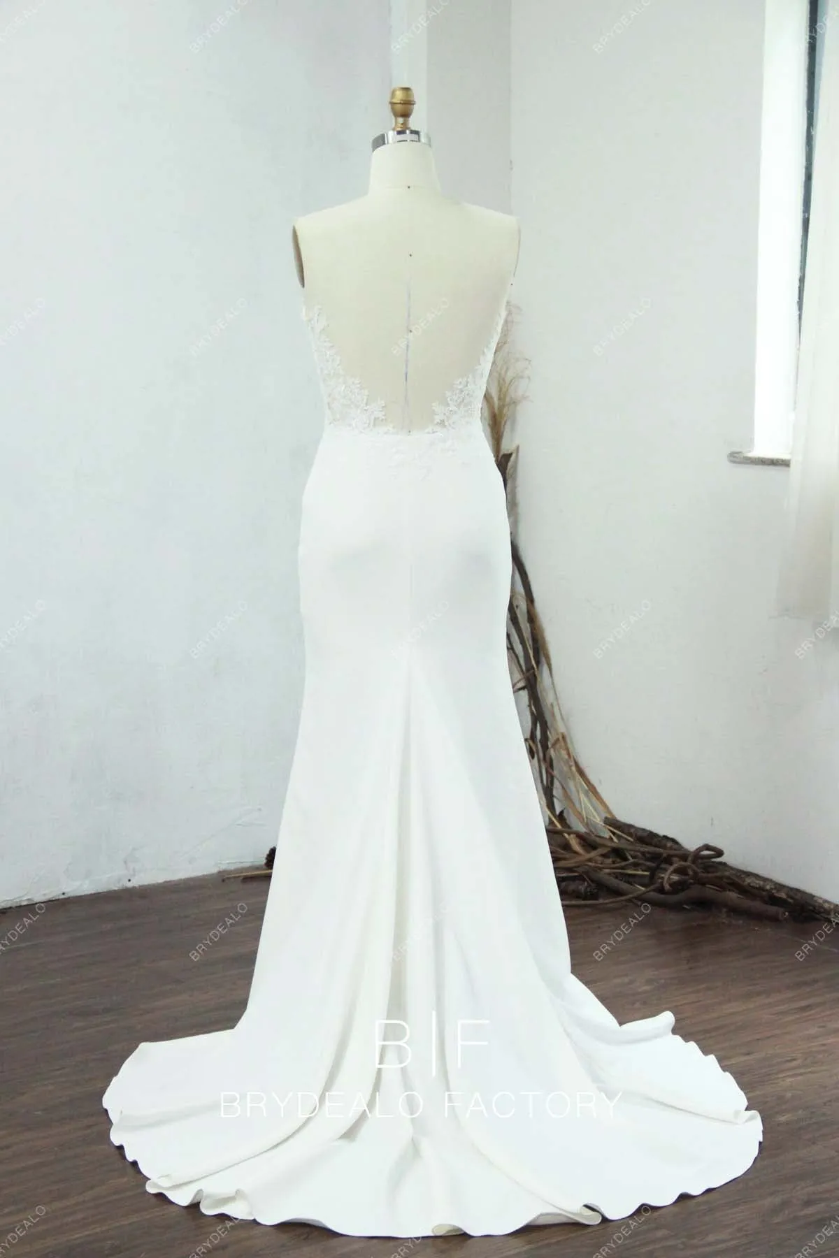 Designer Lace Crepe Vintage V-neck Sleeveless Mermaid Wedding Dress