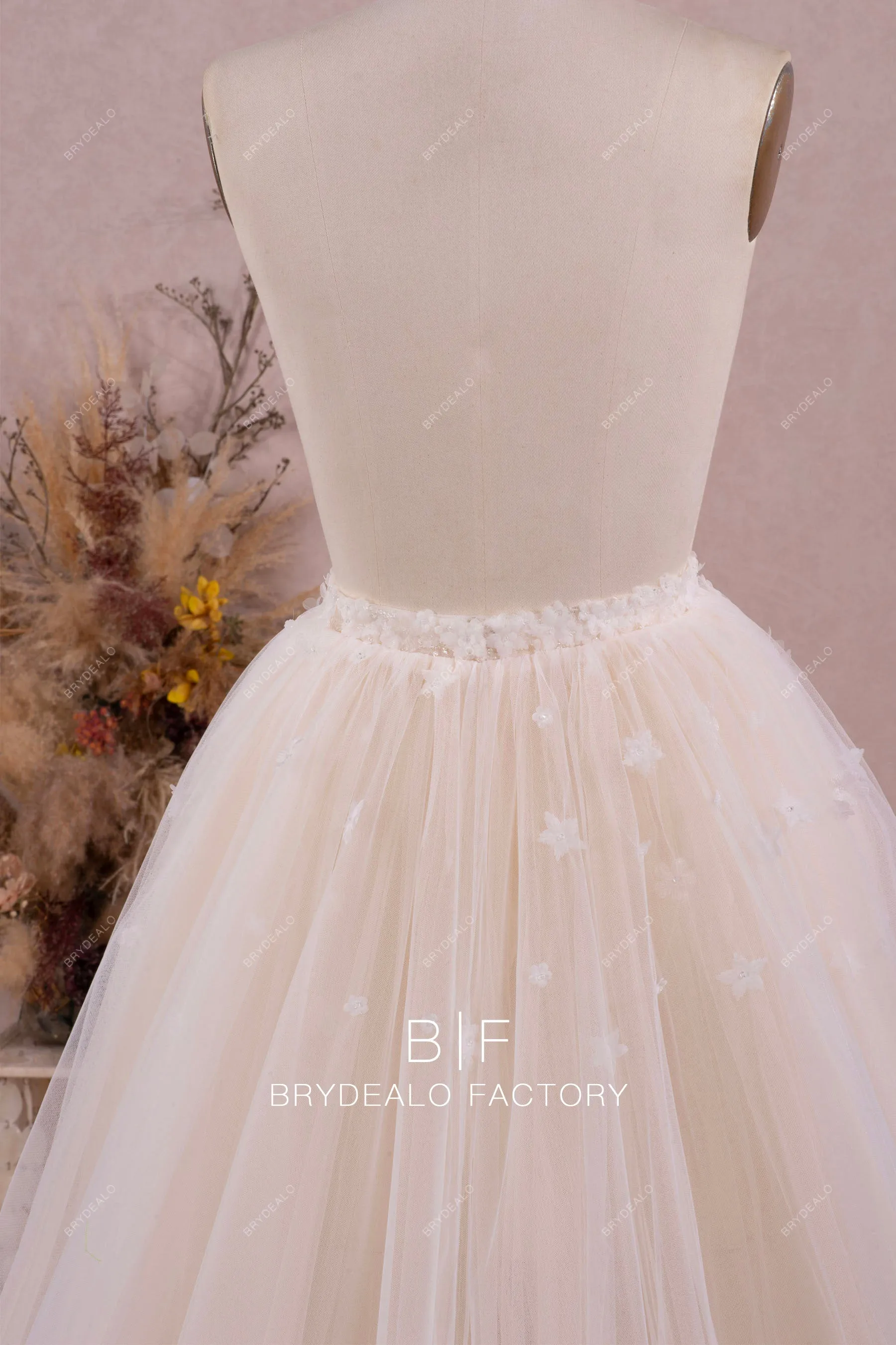 Dreamy Hand-sewn Flowers Puffy Tulle Bridal Overskirt