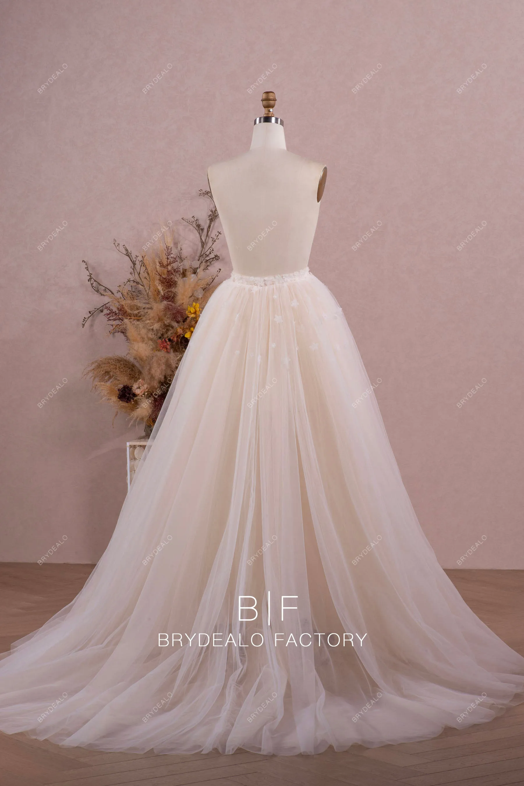 Dreamy Hand-sewn Flowers Puffy Tulle Bridal Overskirt