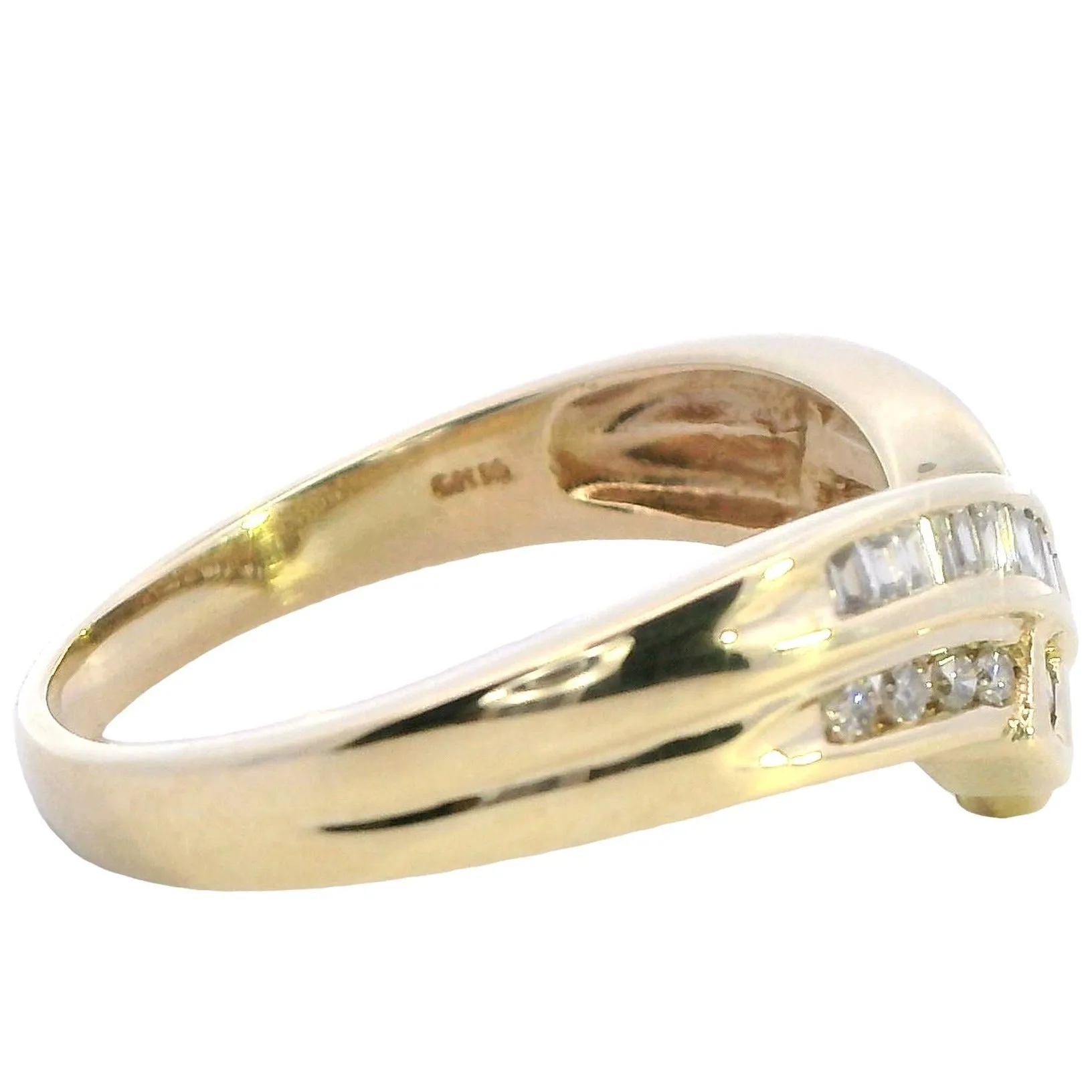 Elegant 9ct Yellow Gold Diamond Ring with 31 Sparkling Stones - Timeless Design