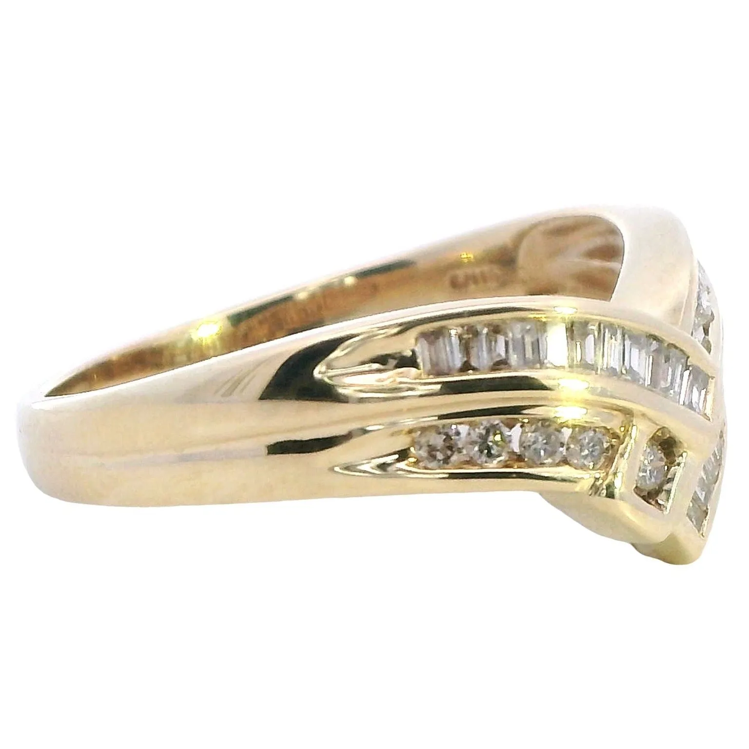 Elegant 9ct Yellow Gold Diamond Ring with 31 Sparkling Stones - Timeless Design