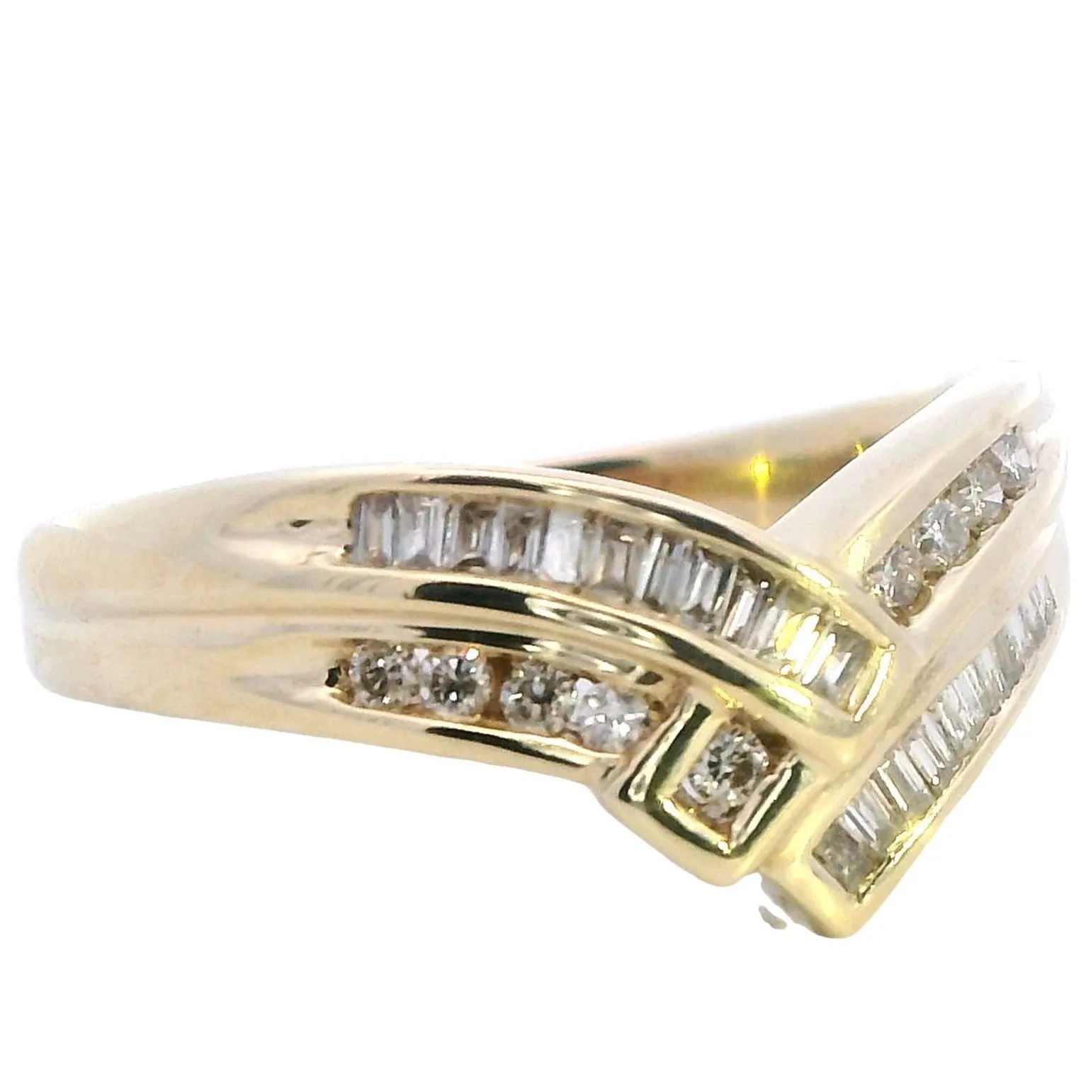 Elegant 9ct Yellow Gold Diamond Ring with 31 Sparkling Stones - Timeless Design