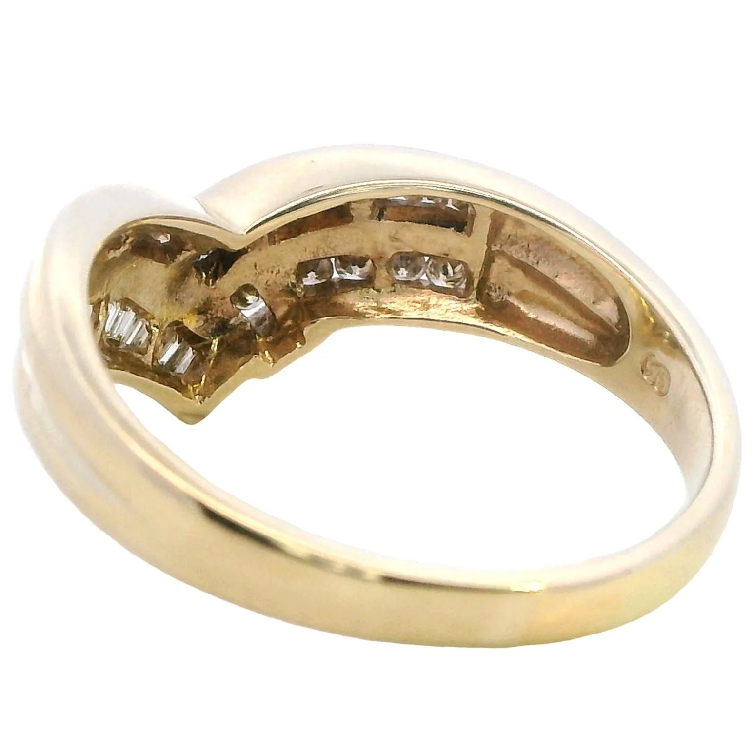 Elegant 9ct Yellow Gold Diamond Ring with 31 Sparkling Stones - Timeless Design