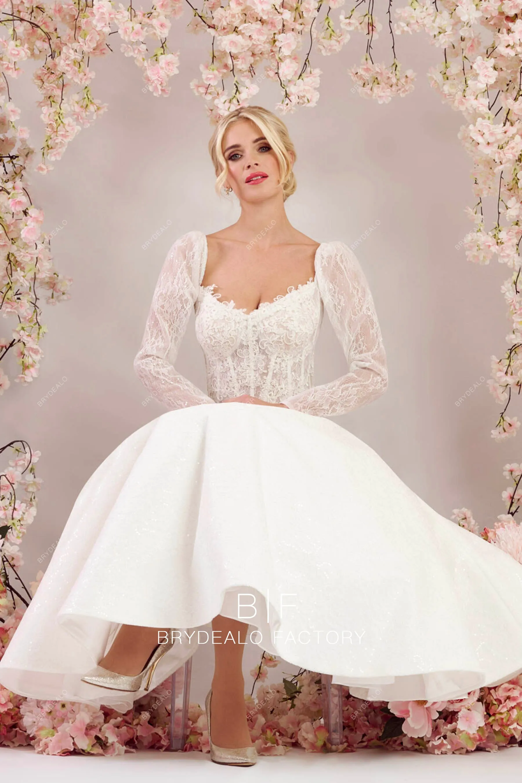 Elegant Tea-Length Lace Wedding Dress with Pouf Sleeves