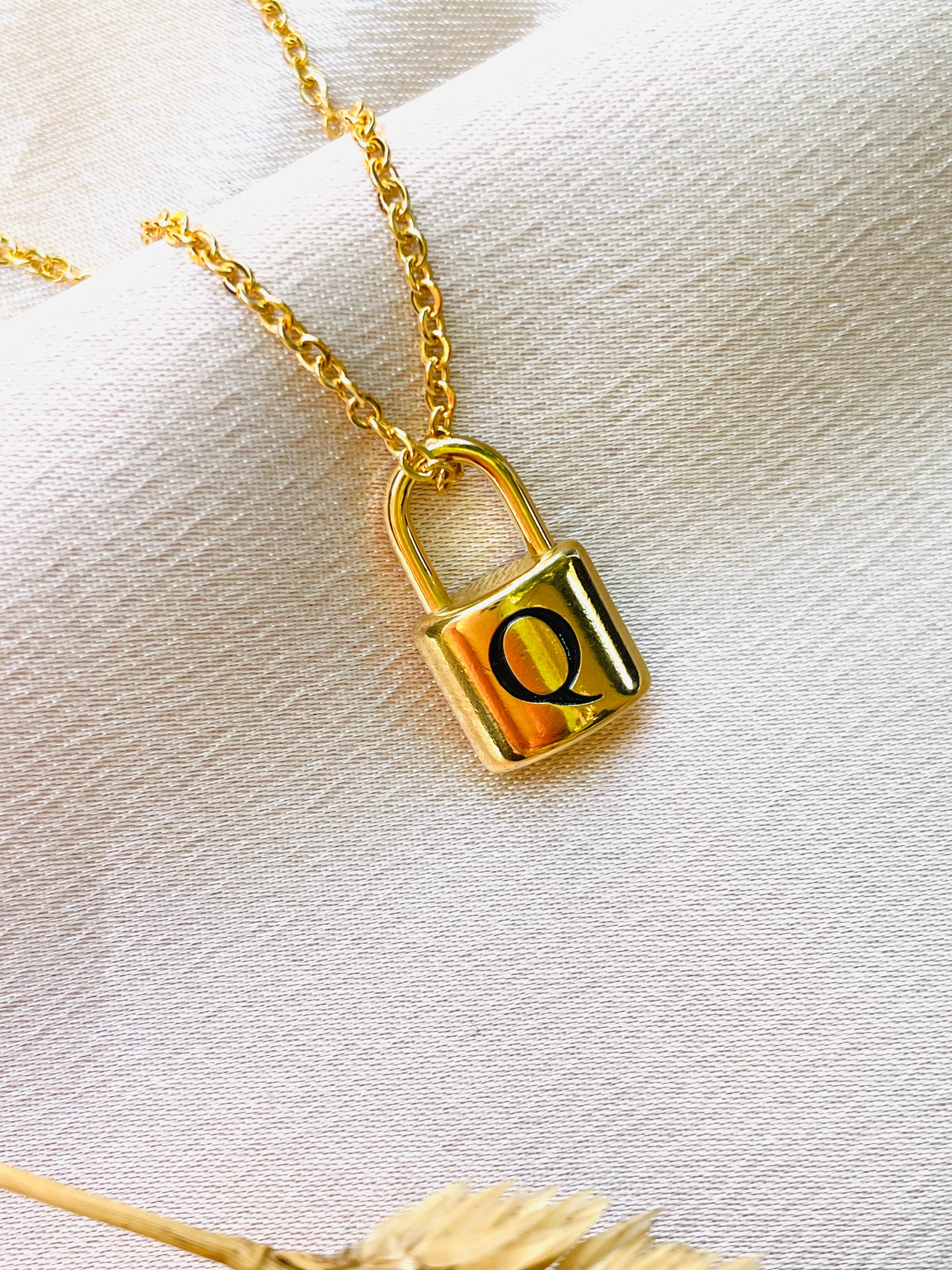 Initial letter necklace,gold chain lock#-01165SSN-11