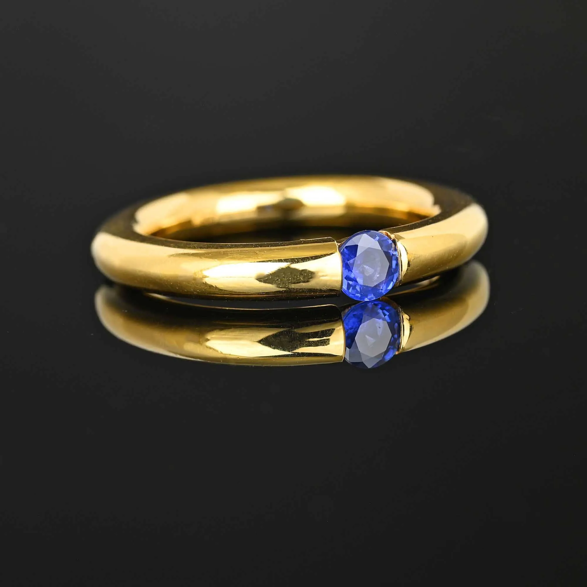 Vintage 18K Gold Donut Band Ceylon Sapphire Ring