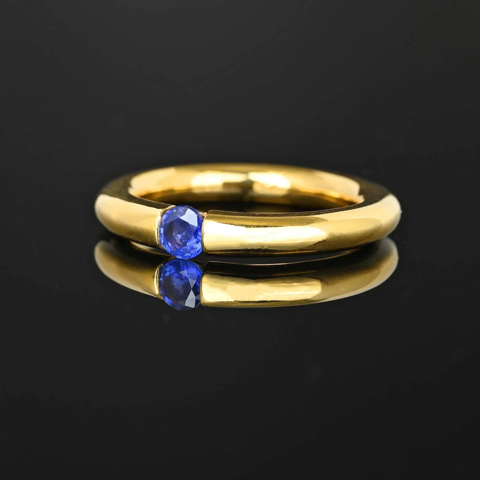 Vintage 18K Gold Donut Band Ceylon Sapphire Ring